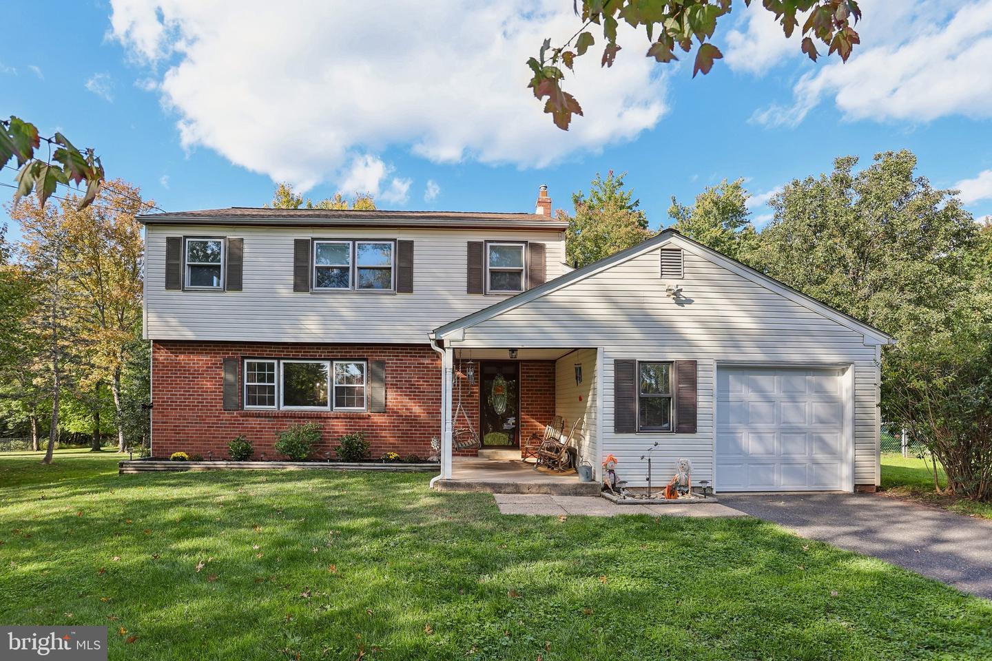 729 Mockingbird Ln # Property Photo 2