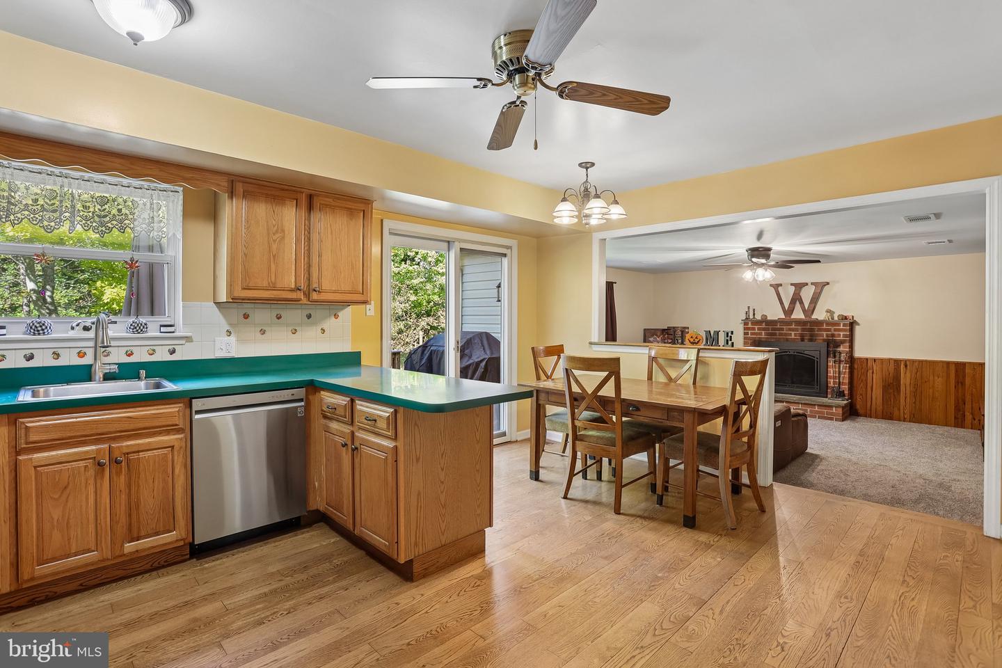 729 Mockingbird Ln # Property Photo 8