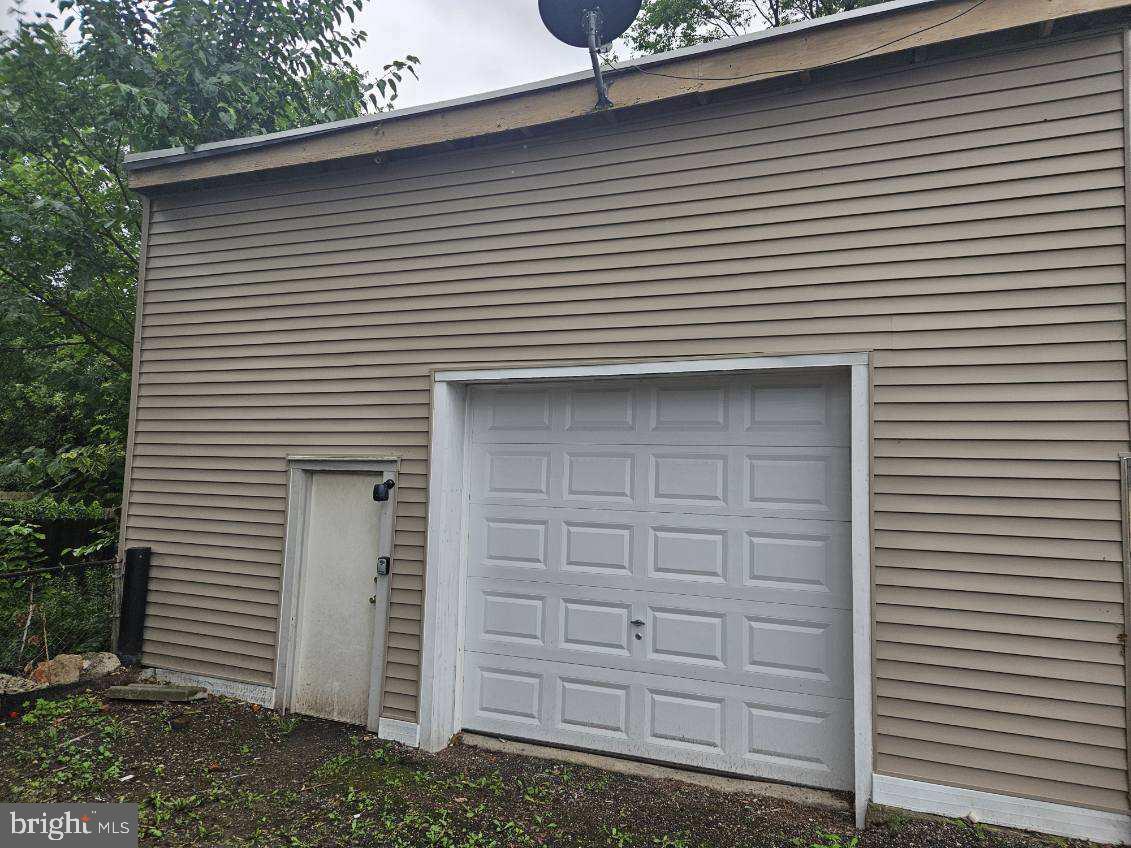 24 S Evans St #garage Only Property Photo 1