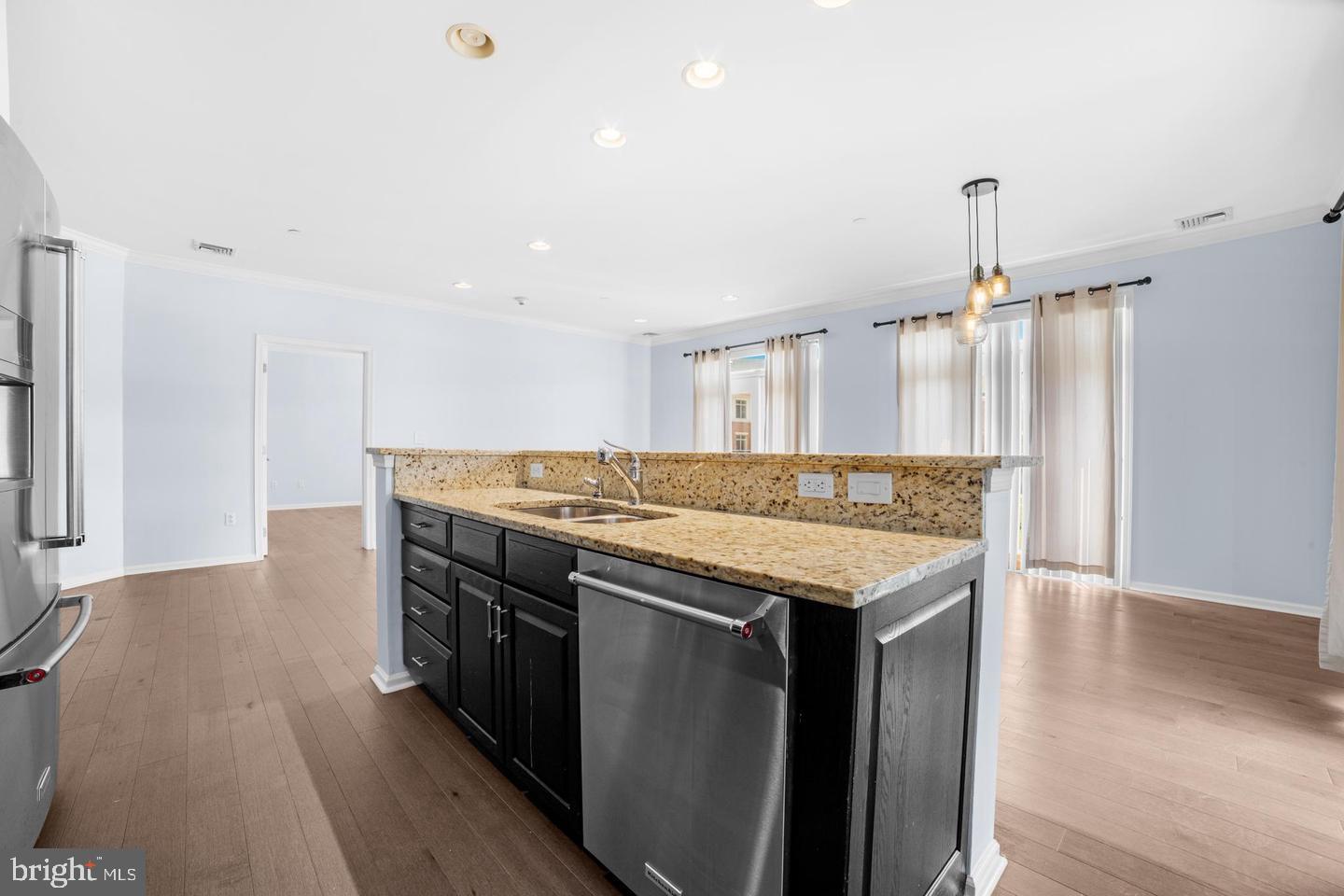 401 CARSON TER #401 Property Photo 1