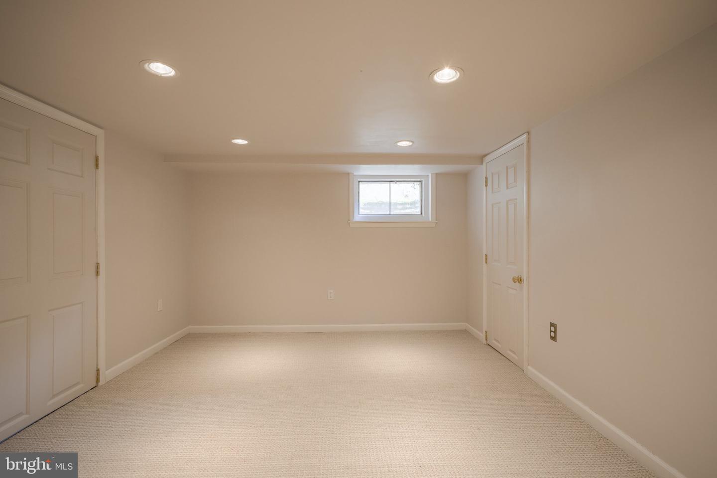 806 E Abington Ave Property Photo 33