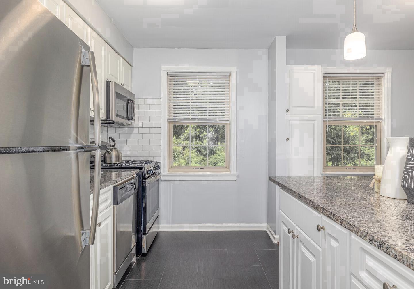 150 E Wynnewood Rd #21-e Property Photo 3