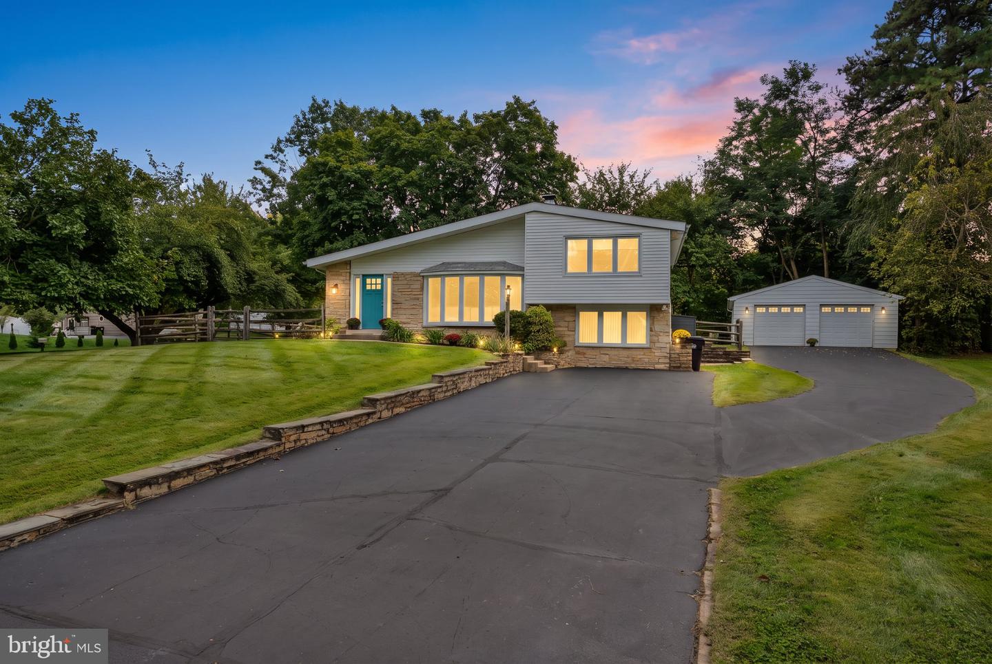 1602 Woodford Way # Property Photo 1