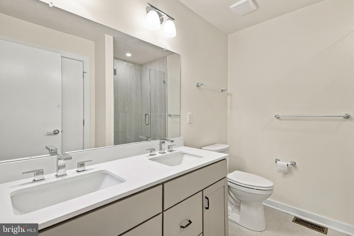 919 Riverplace Dr Property Photo 15