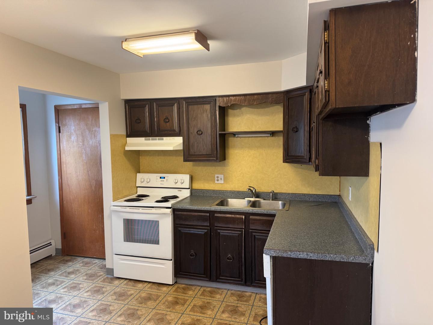 123 Green St #a Property Photo 6