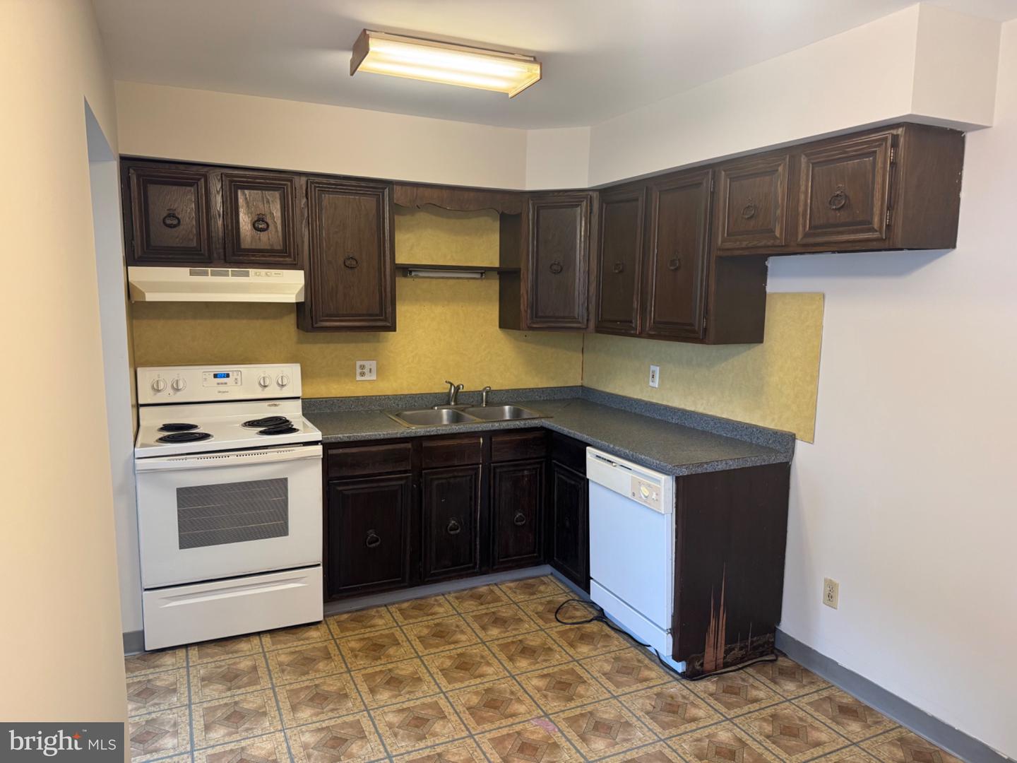123 Green St #a Property Photo 7