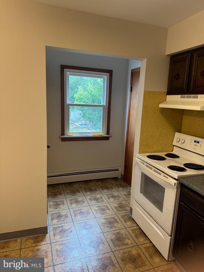123 Green St #a Property Photo 8