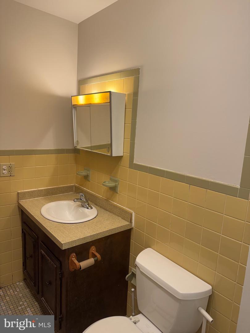 123 Green St #a Property Photo 14