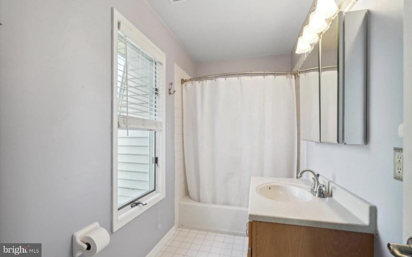 212 Maple St #1 Property Photo 10