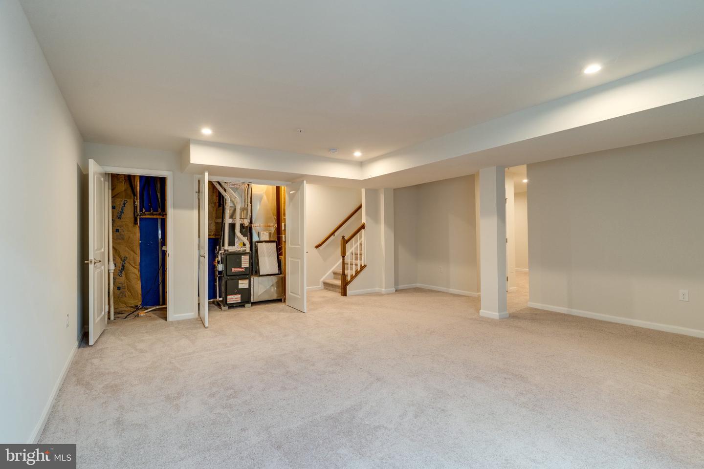 2 Ryan Ct Property Photo 37
