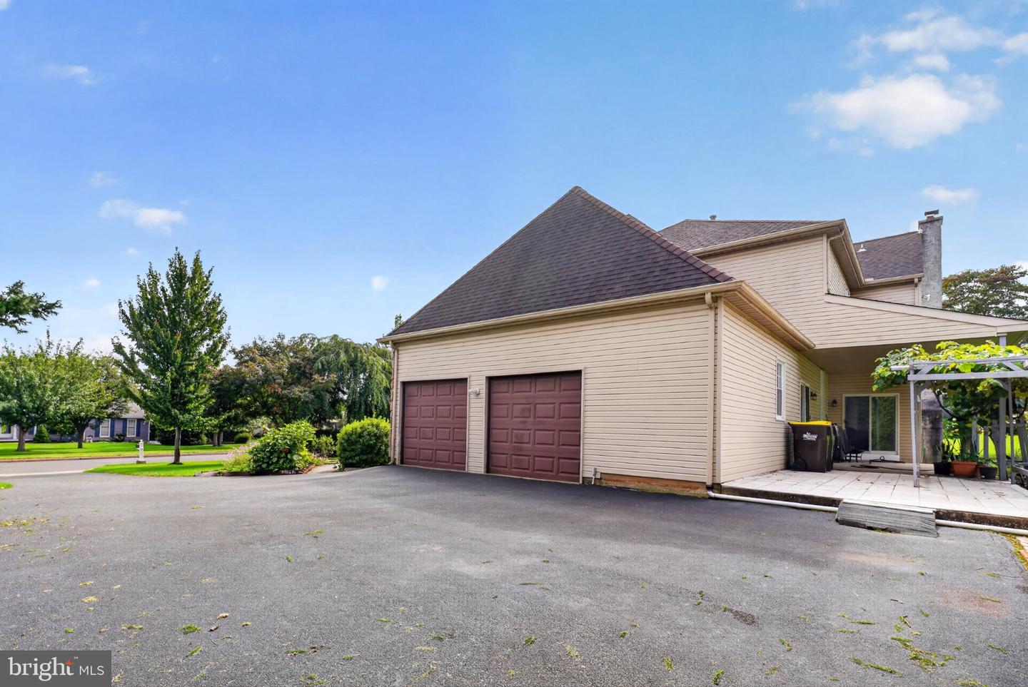 102 Trotter Ln # Property Photo 3