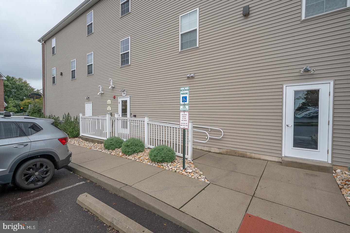 192 S Hanover St #e Property Photo 3