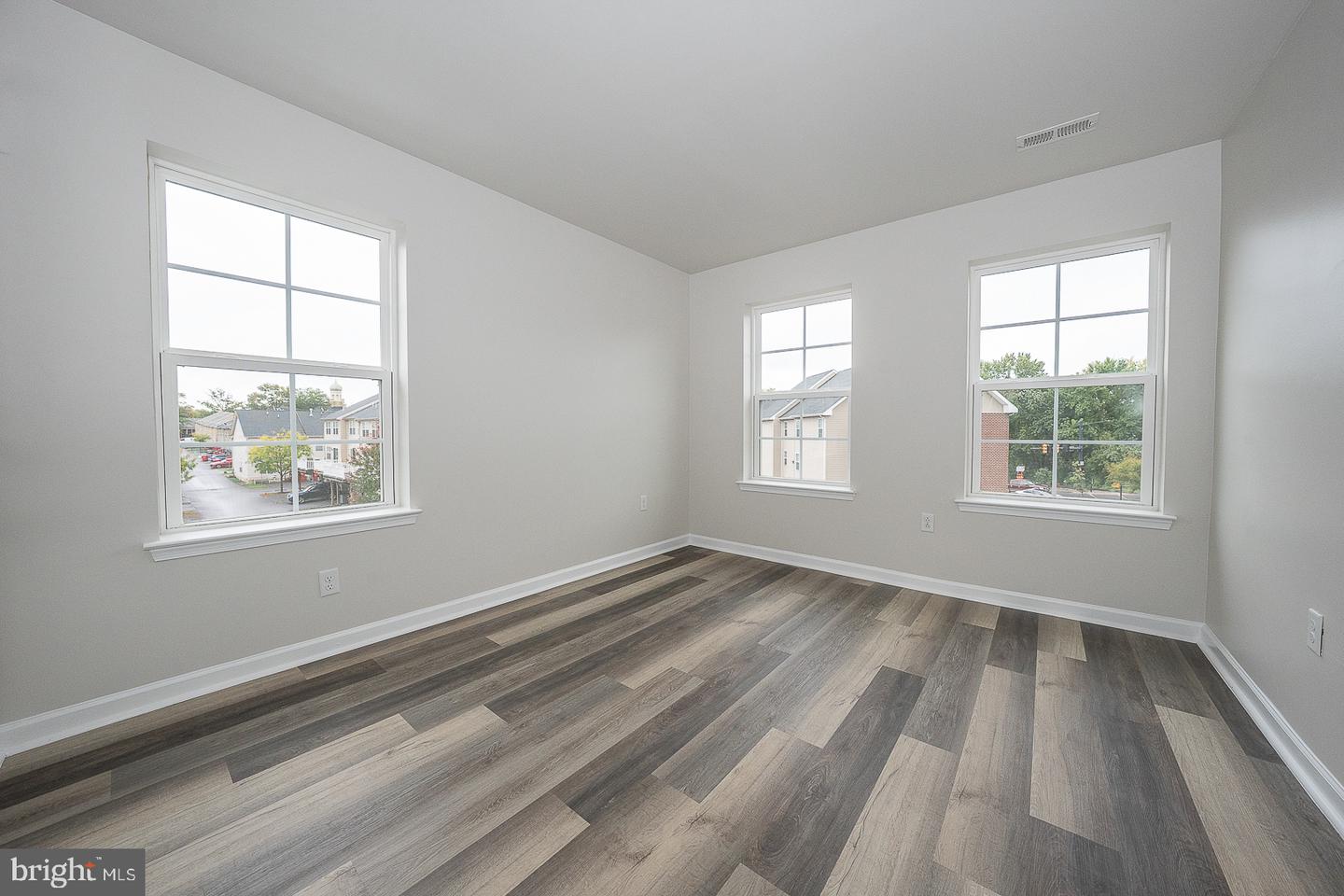 192 S Hanover St #e Property Photo 11