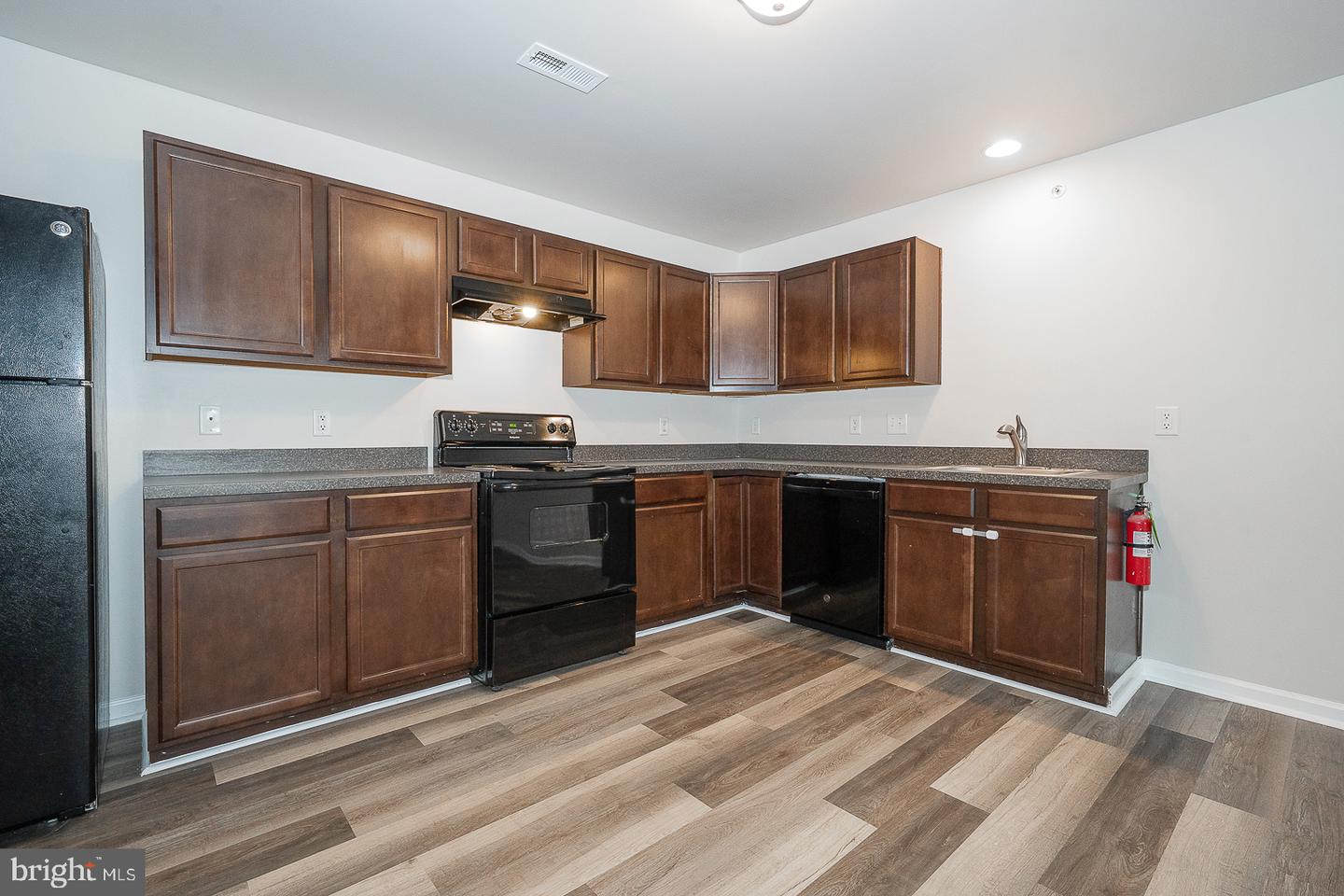 192 S Hanover St #e Property Photo 20