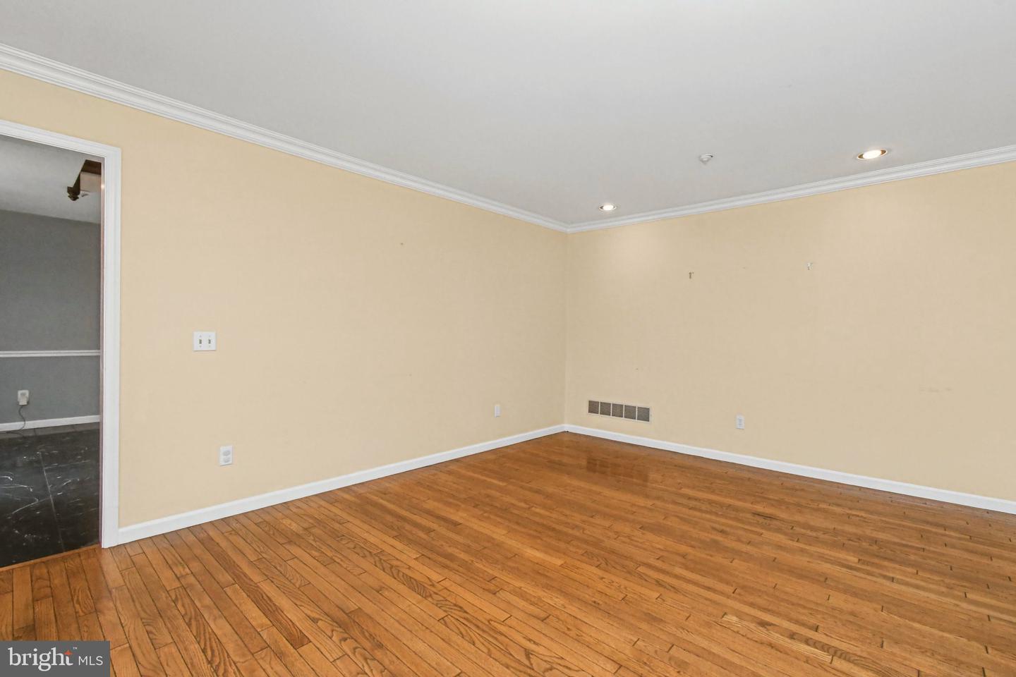 1645 Potter Dr # Property Photo 19