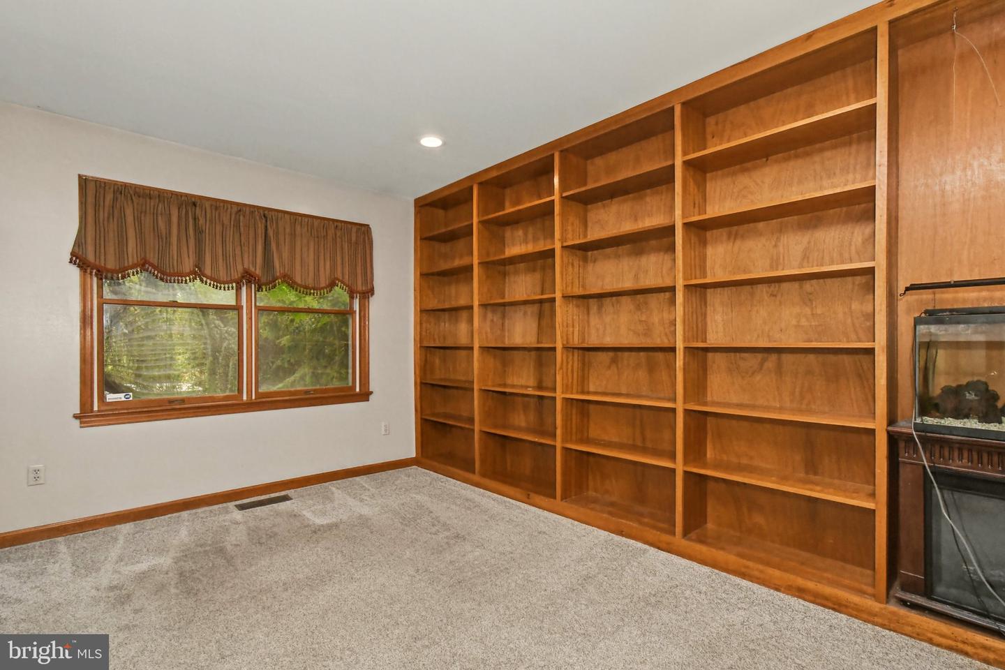 1645 Potter Dr # Property Photo 21