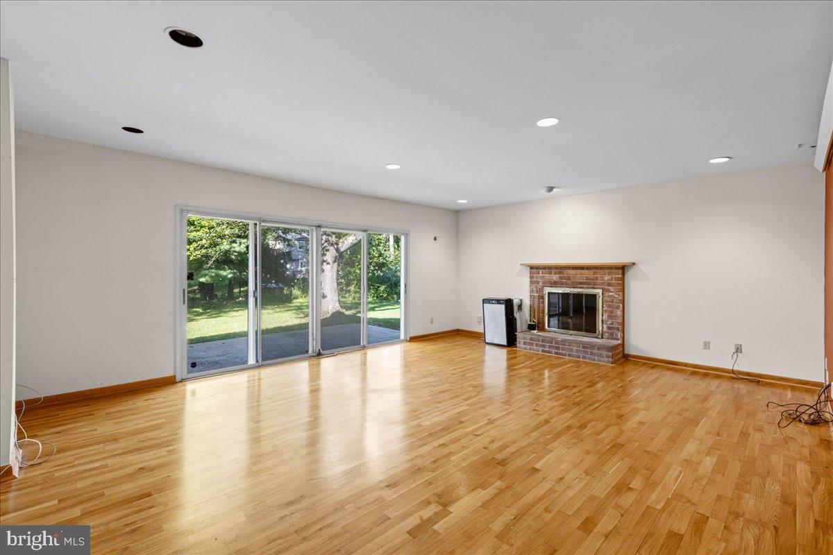 1421 Whitwood Dr Property Photo 18
