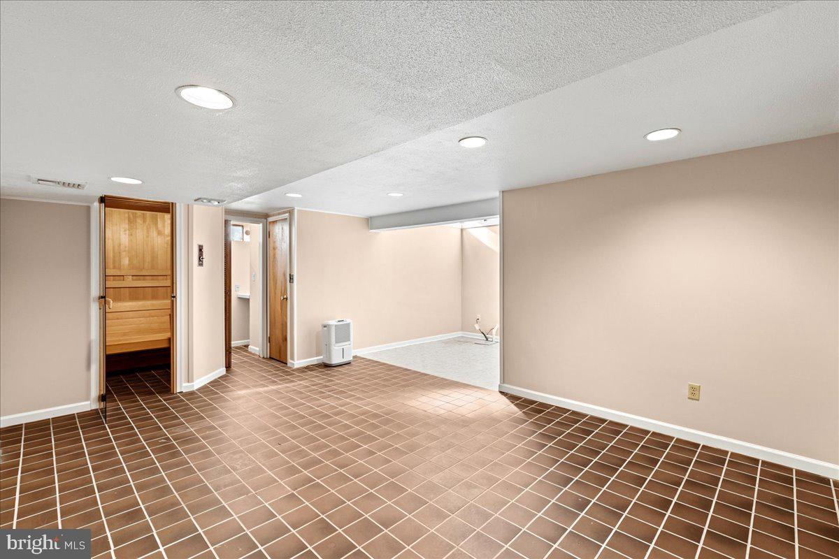 1421 Whitwood Dr Property Photo 43