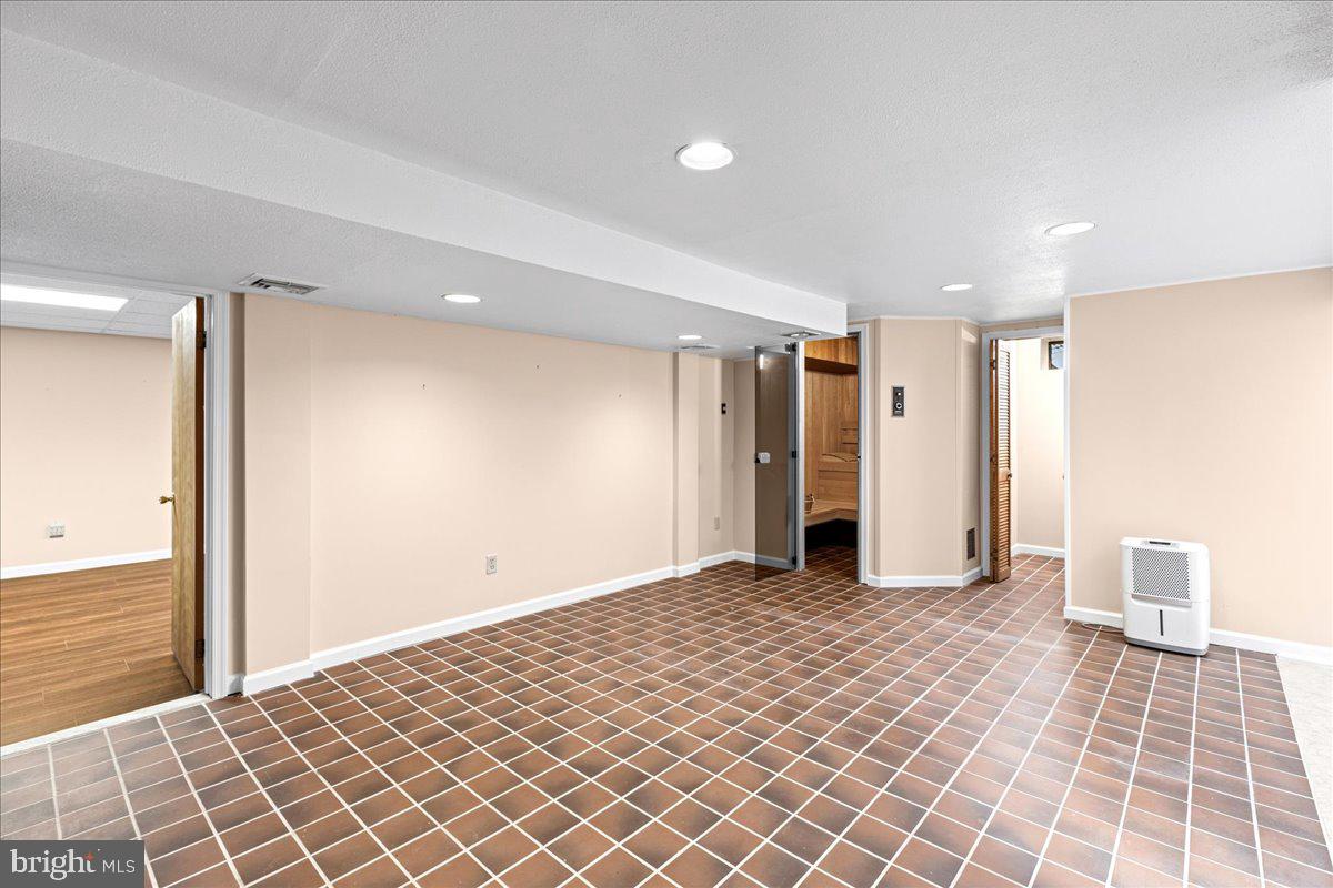 1421 Whitwood Dr Property Photo 44