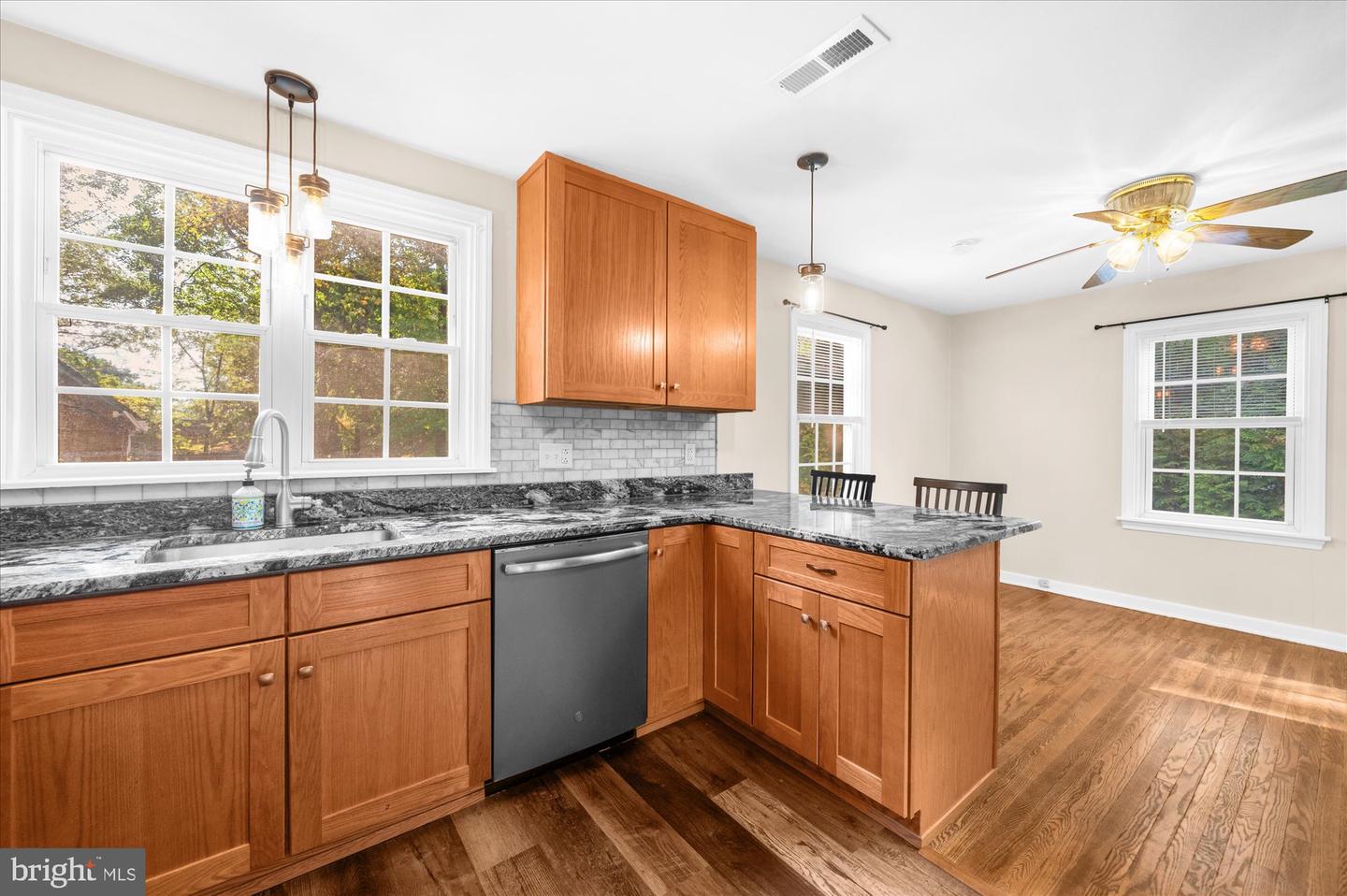 526 Green St # Property Photo 12