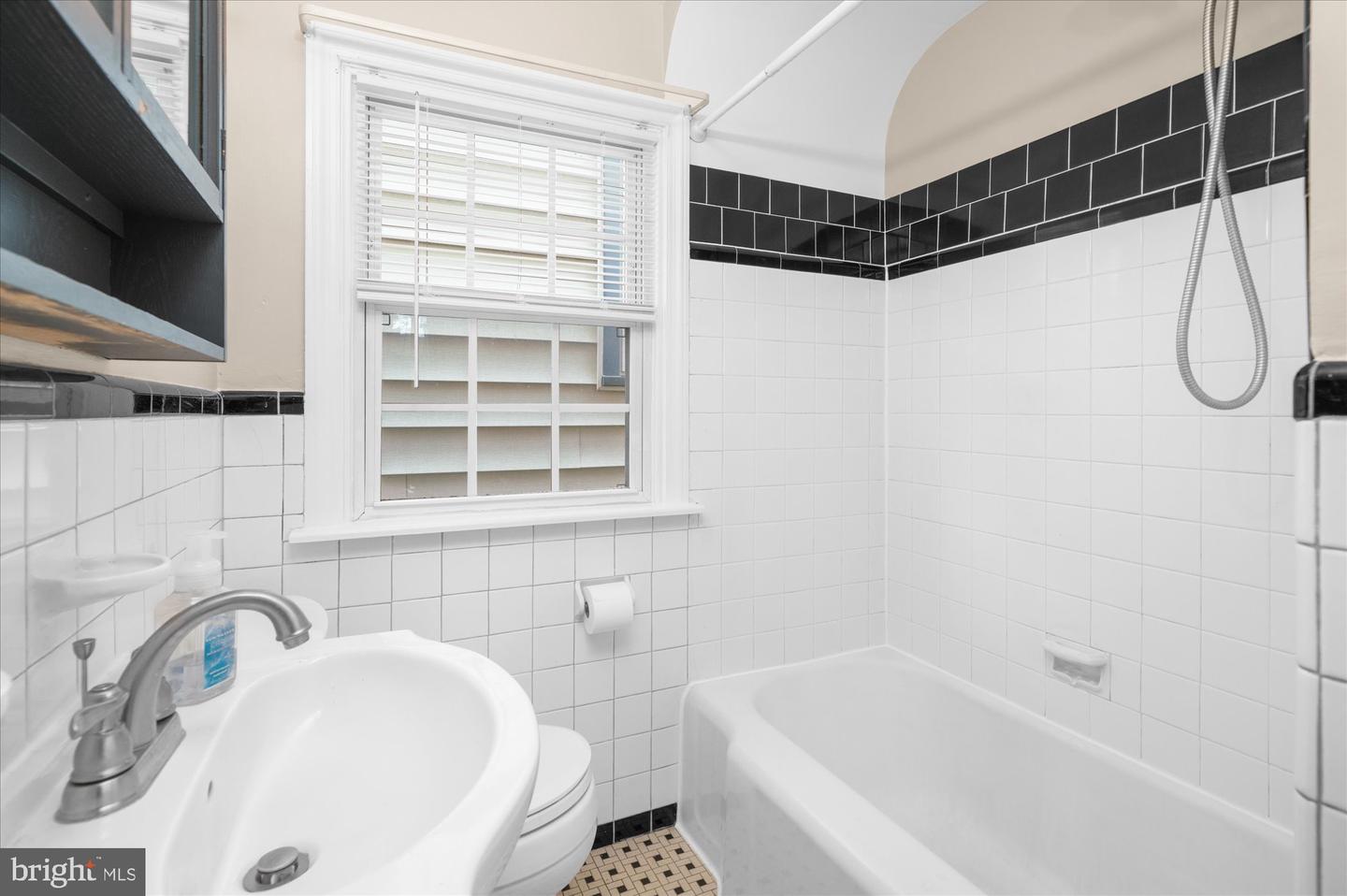 526 Green St # Property Photo 16