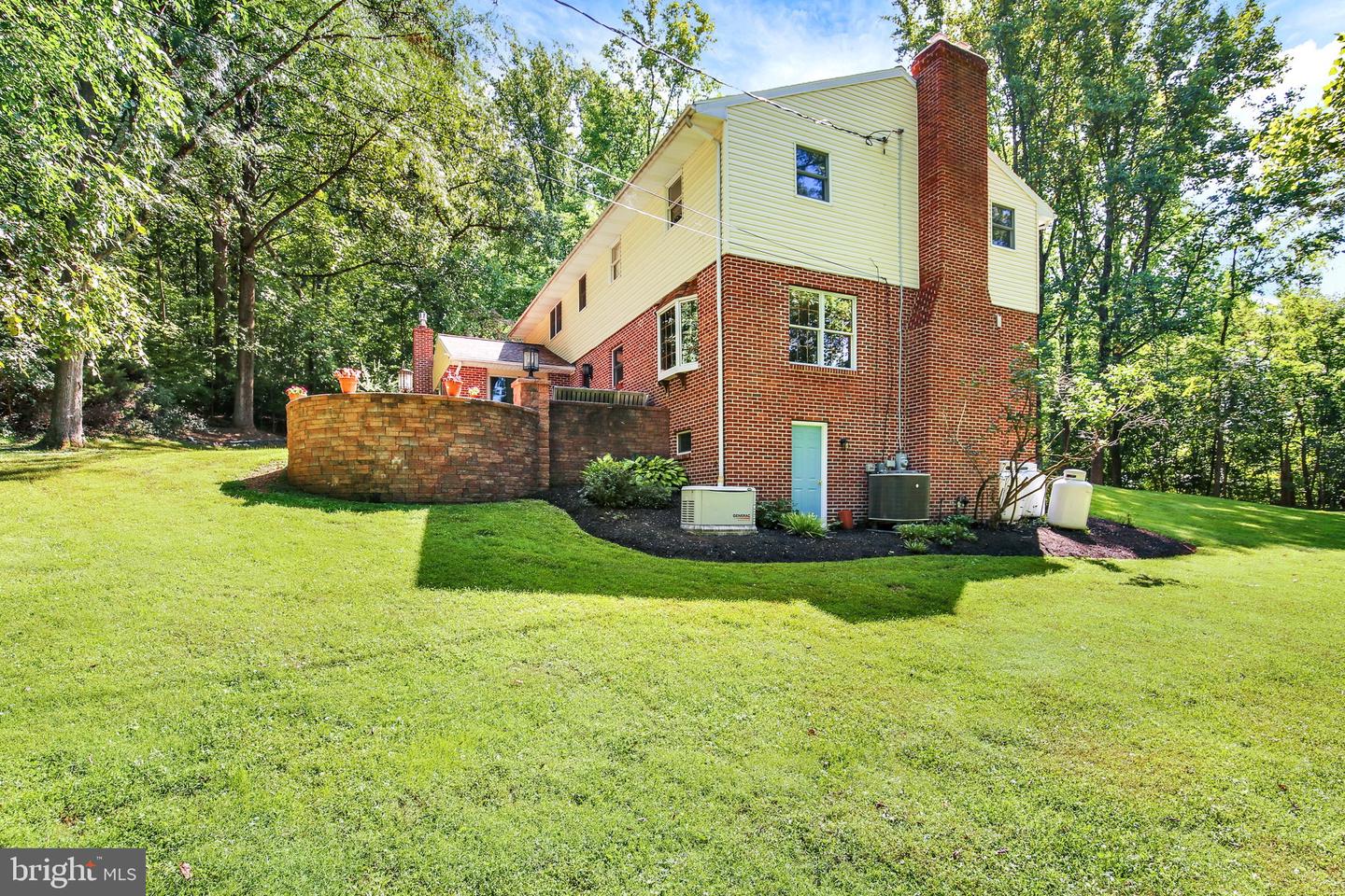 2010 Gross Rd Property Photo 8
