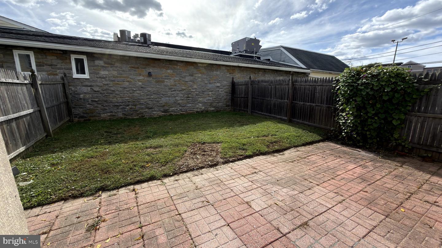 9 Franklin St # Property Photo 6