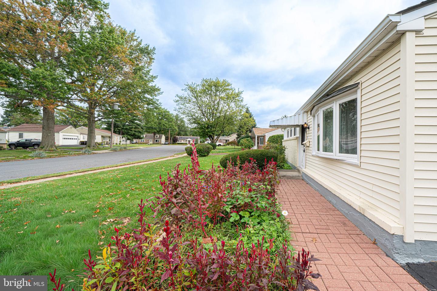 521 Winding Rd Property Photo 3