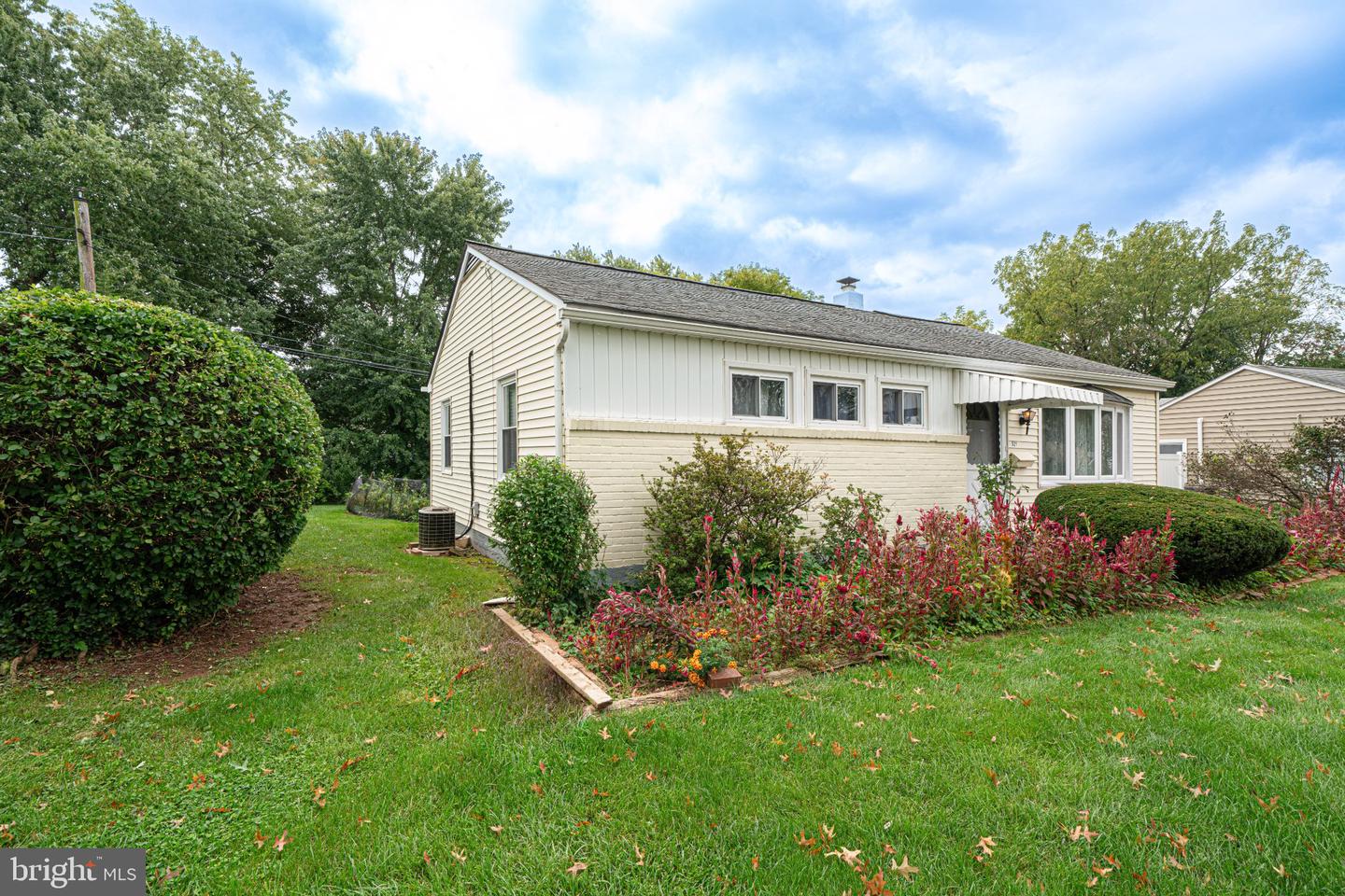 521 Winding Rd Property Photo 4
