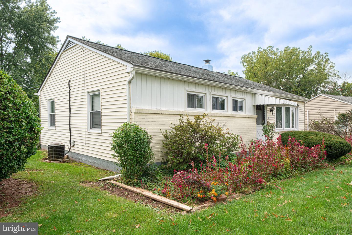 521 Winding Rd Property Photo 6