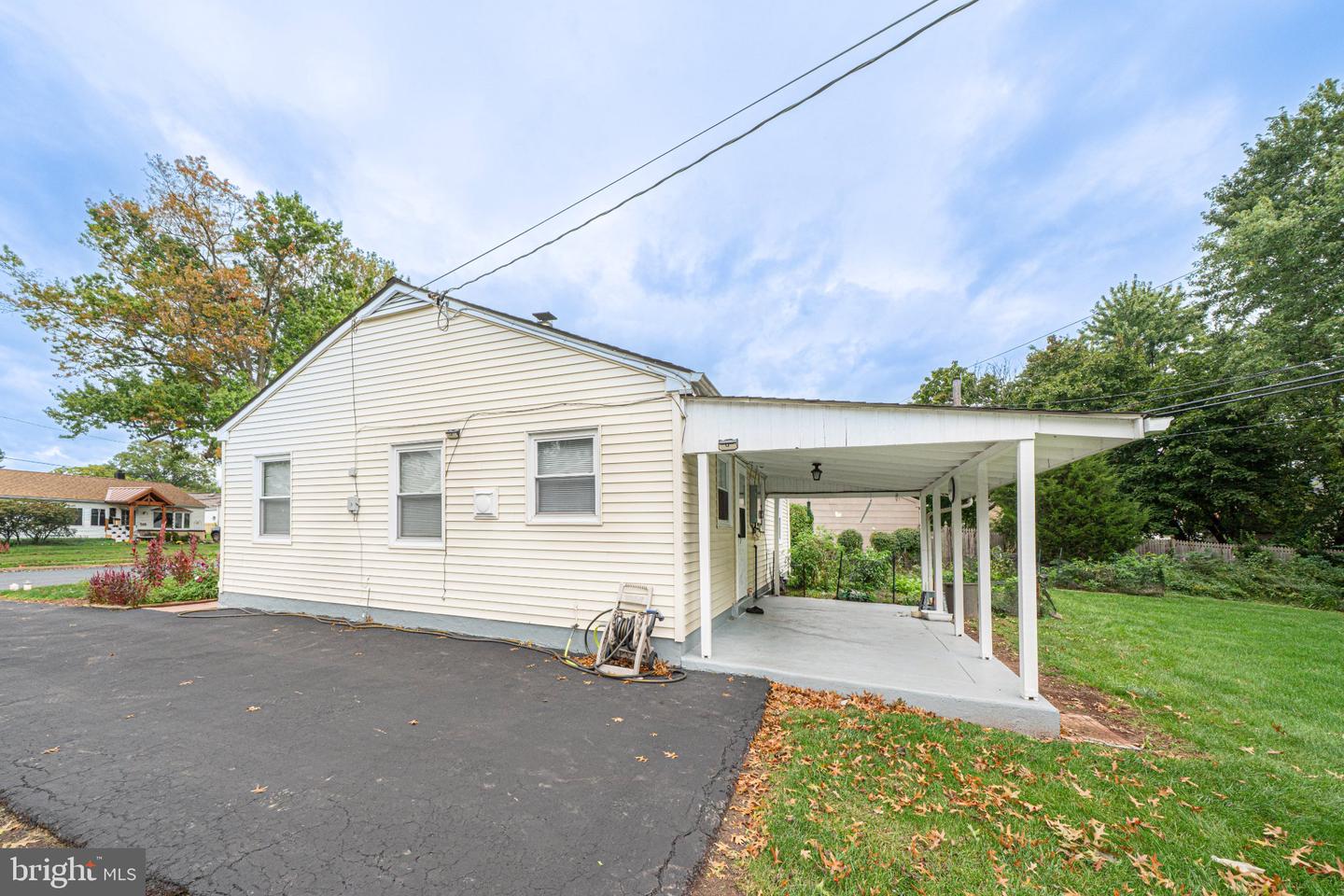521 Winding Rd Property Photo 14