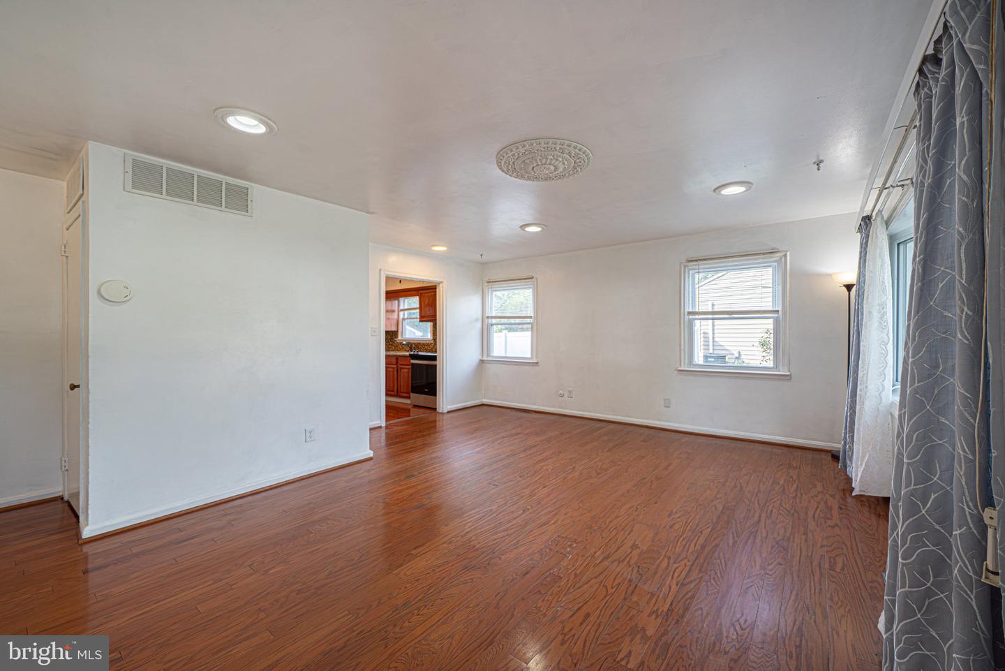 521 Winding Rd Property Photo 16