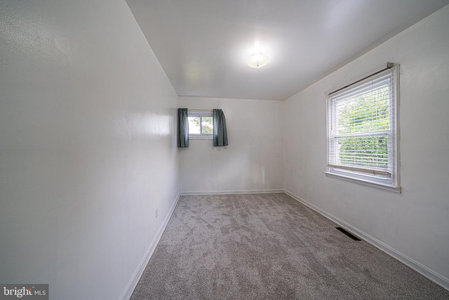 521 Winding Rd Property Photo 35