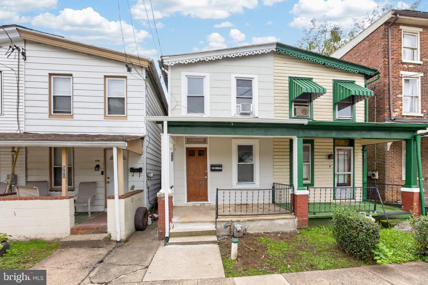 564 Walnut St Property Photo 1