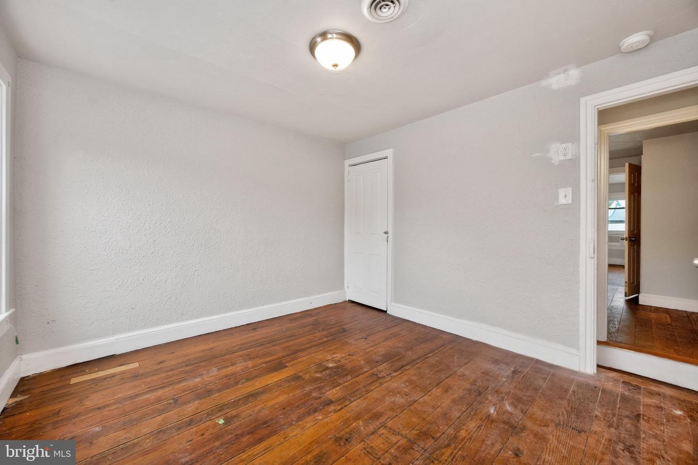 564 Walnut St Property Photo 16