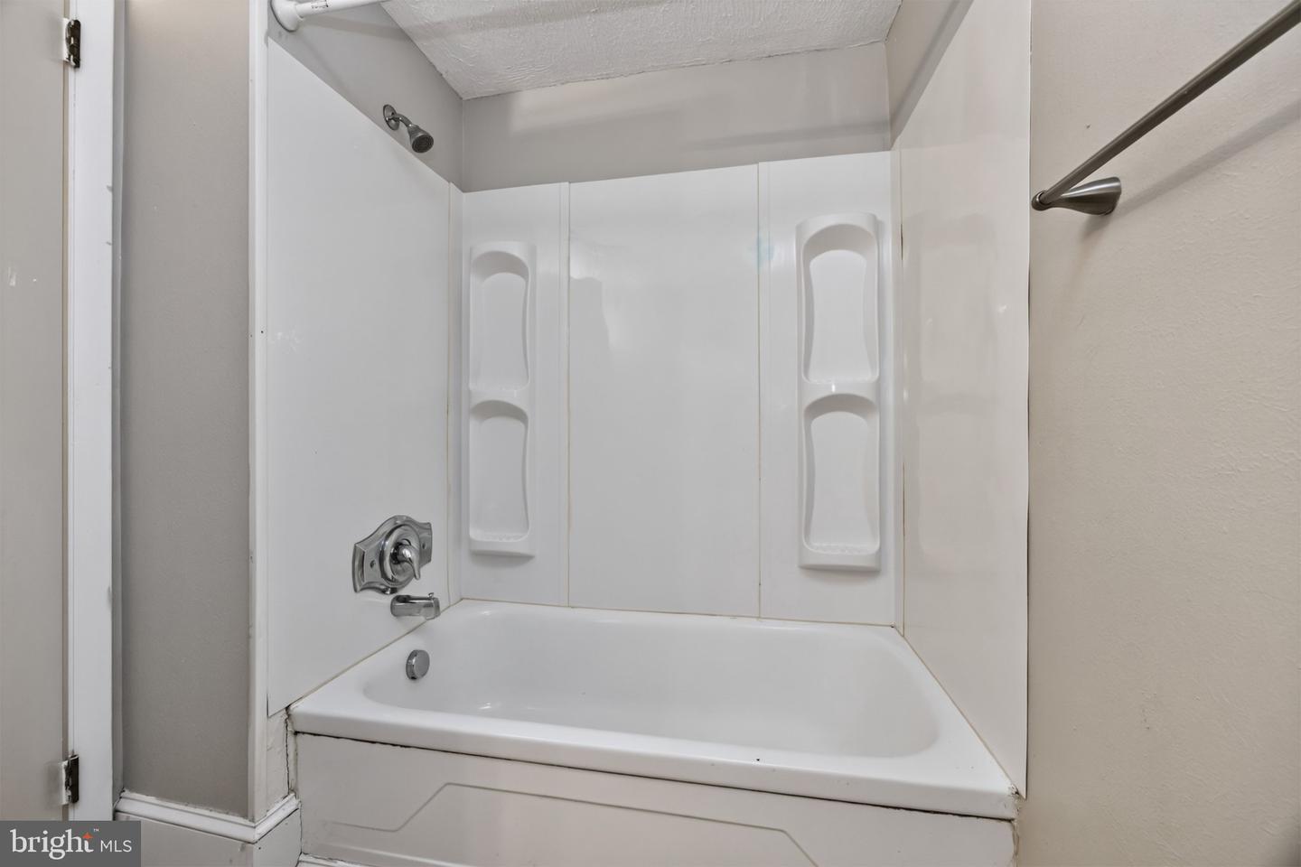 564 Walnut St Property Photo 19