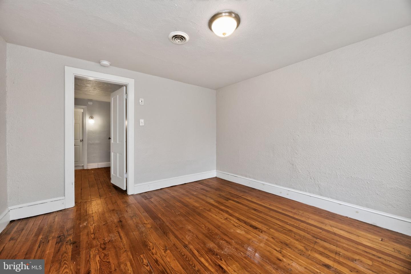 564 Walnut St Property Photo 21