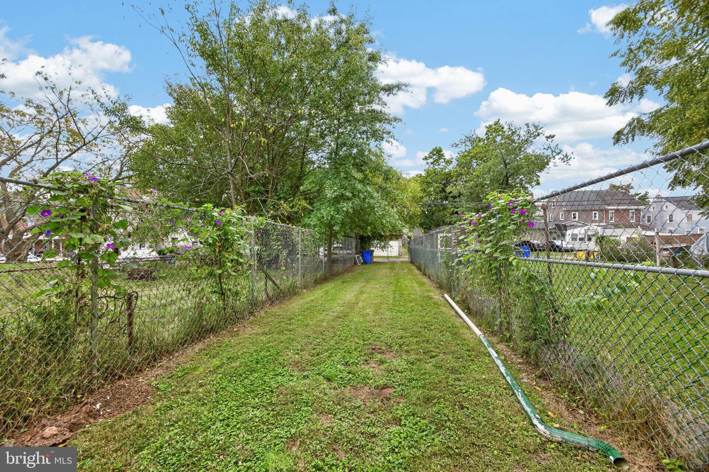 564 Walnut St Property Photo 22