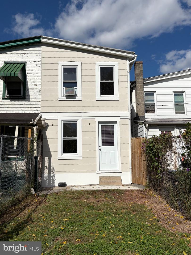 564 Walnut St Property Photo 25