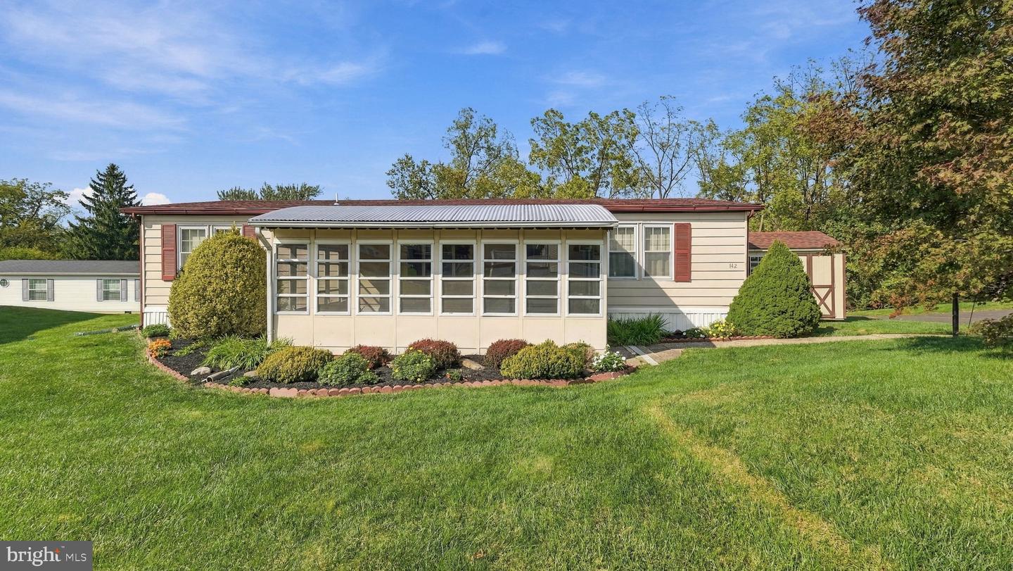 142 Wedgewood Cv # Property Photo 2