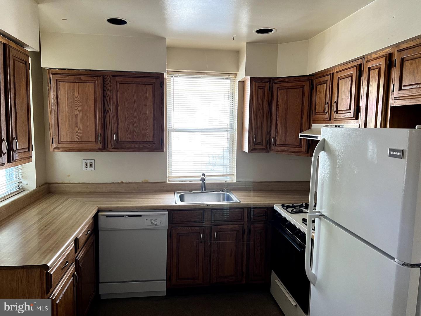120 Elm Ave Property Photo 2