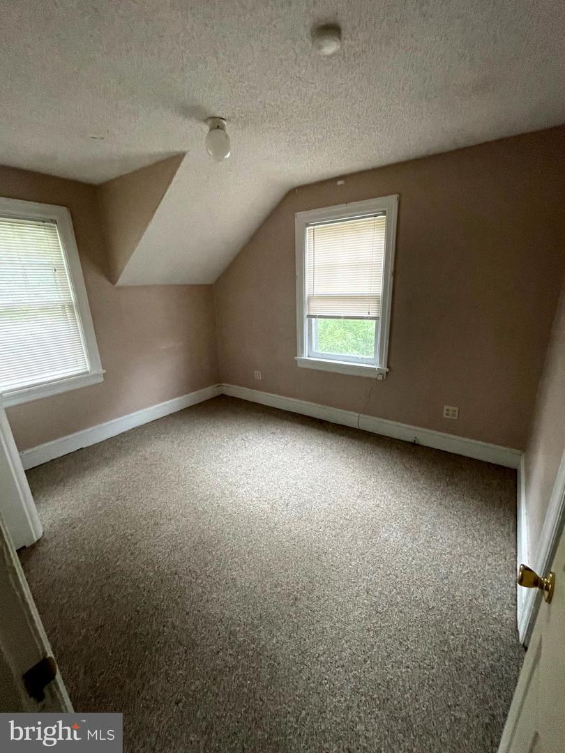 120 Elm Ave Property Photo 6