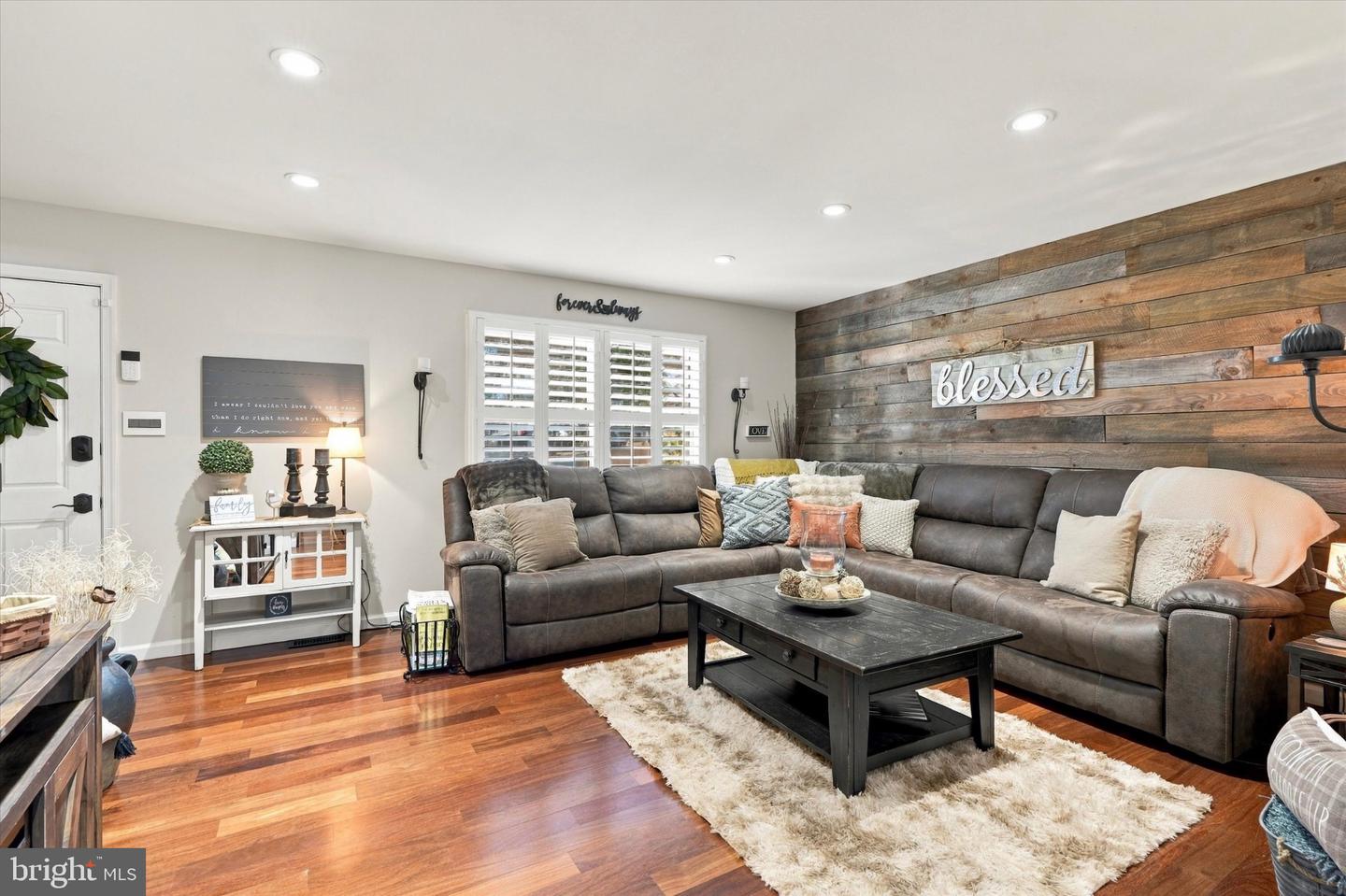 137 E 11th St # Property Photo 8