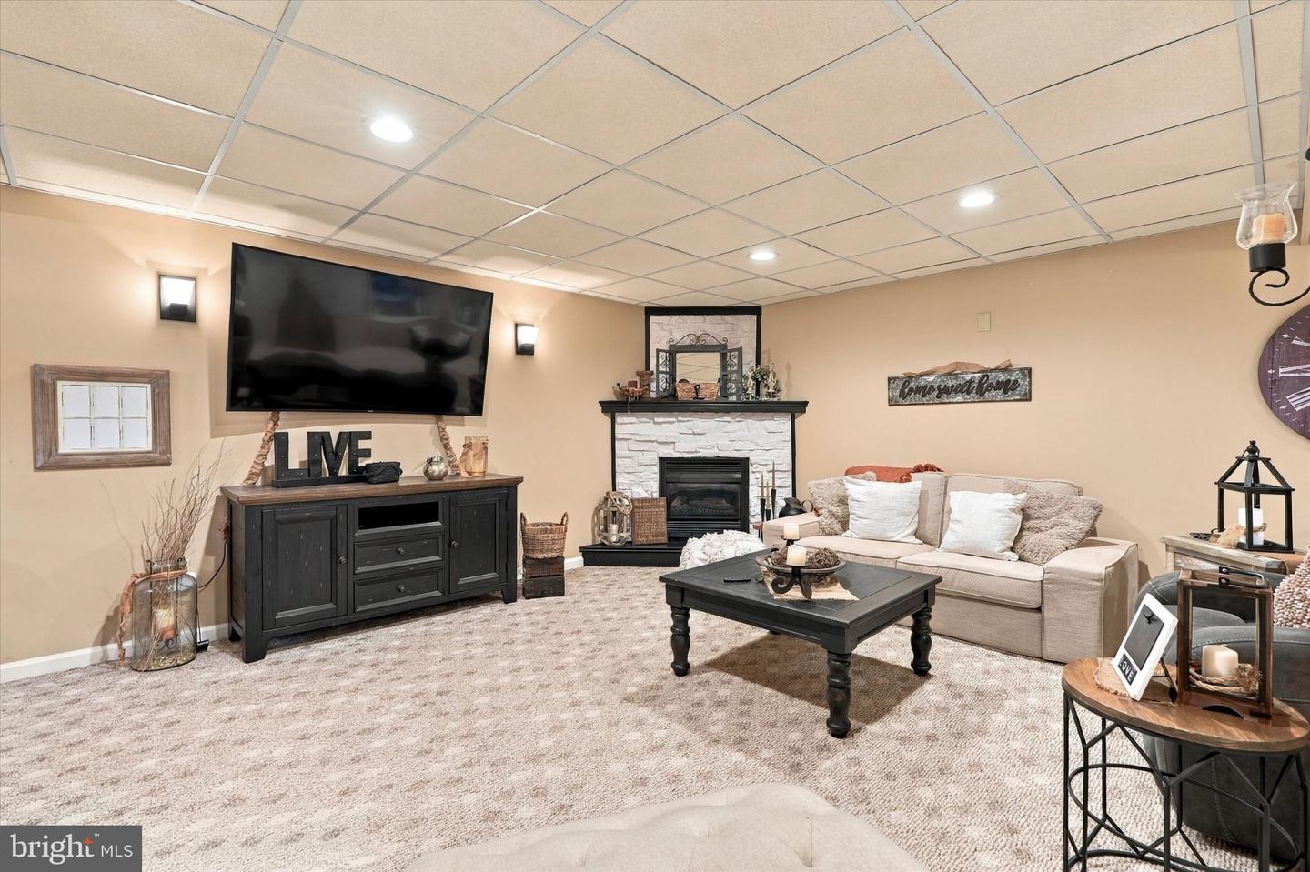 137 E 11th St # Property Photo 23