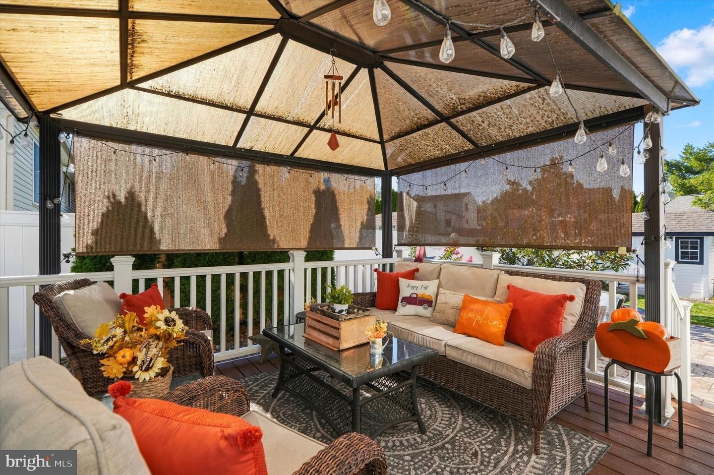 137 E 11th St # Property Photo 32