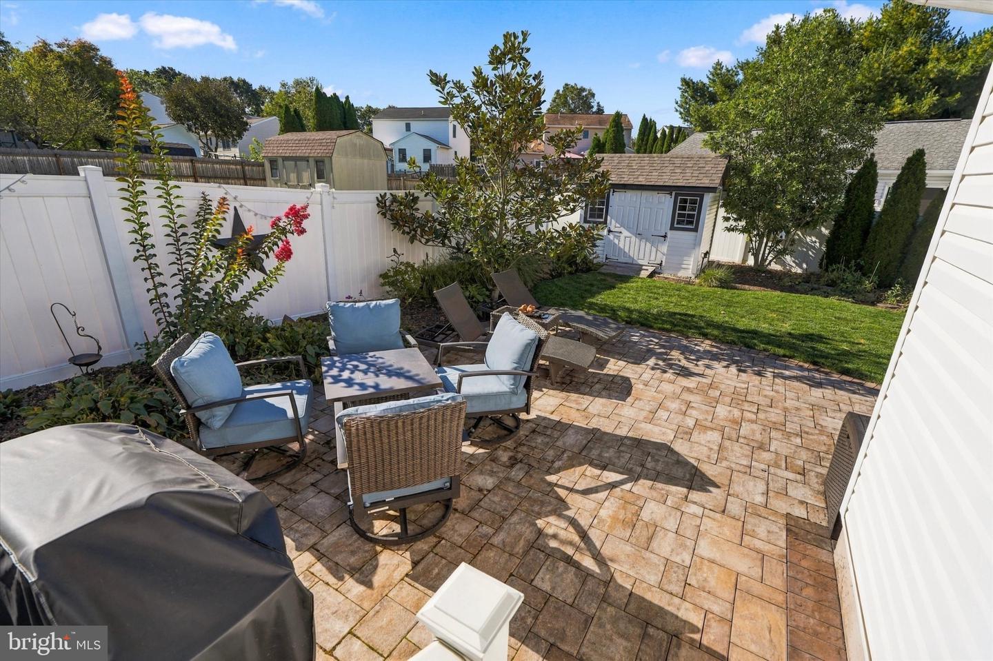 137 E 11th St # Property Photo 33