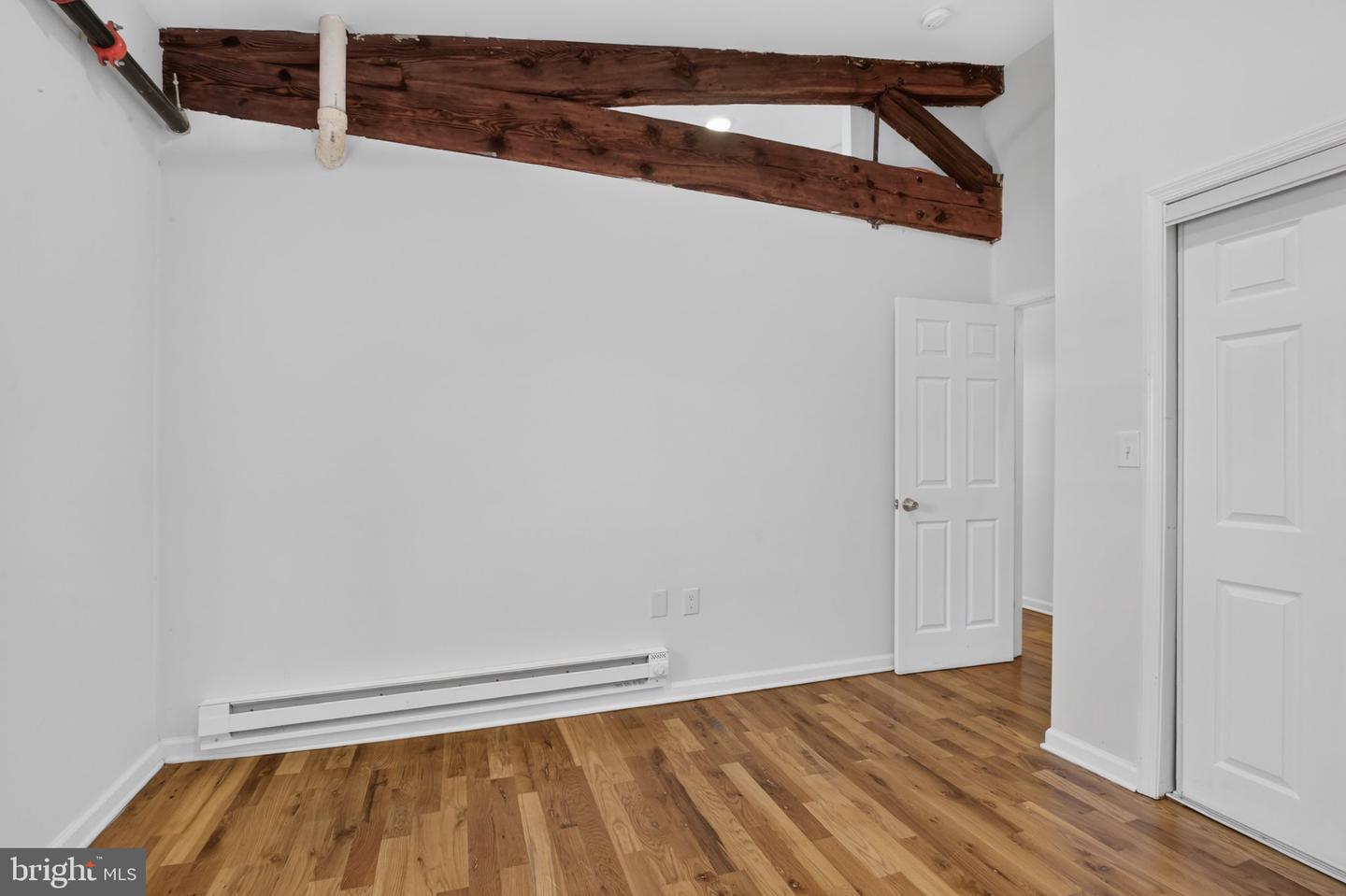200 W MARSHALL ST #4 Property Photo 1