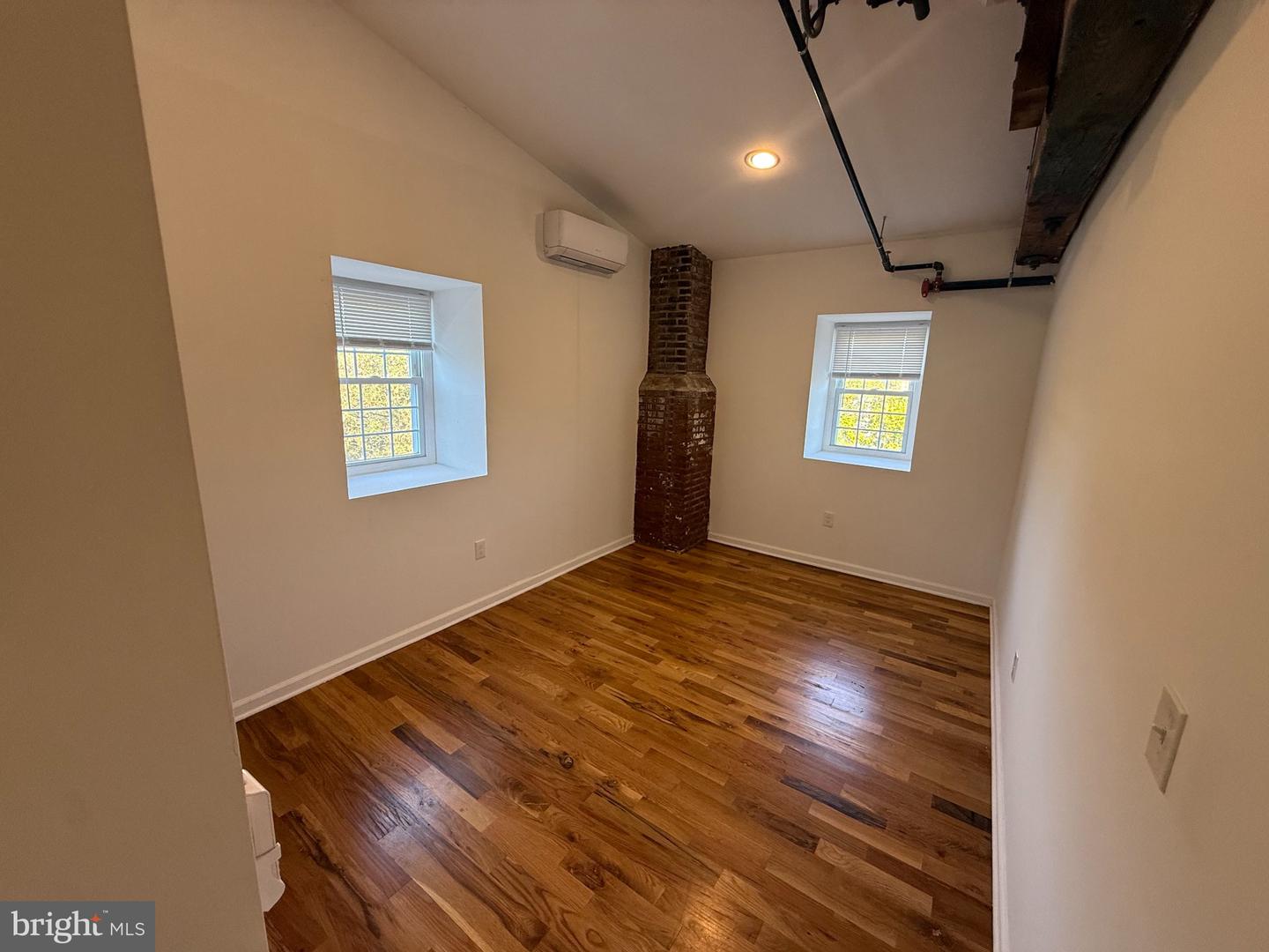 200 W Marshall St #4 Property Photo 6