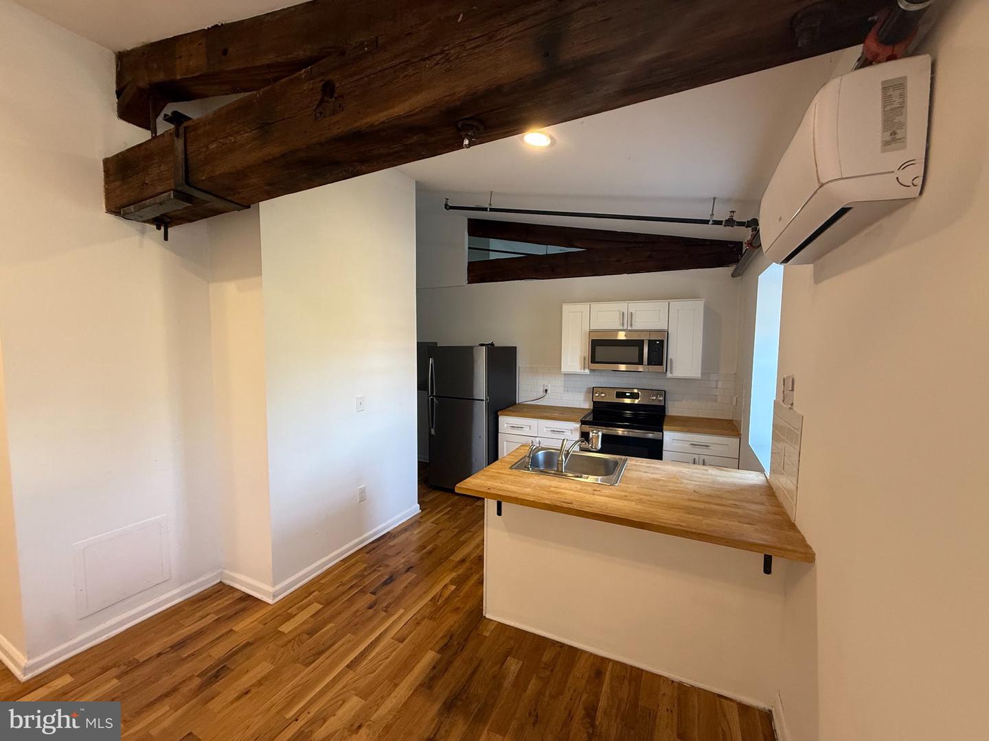 200 W Marshall St #4 Property Photo 8