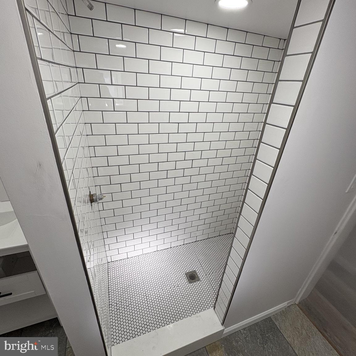 367 E Butler Ave #e Property Photo 6